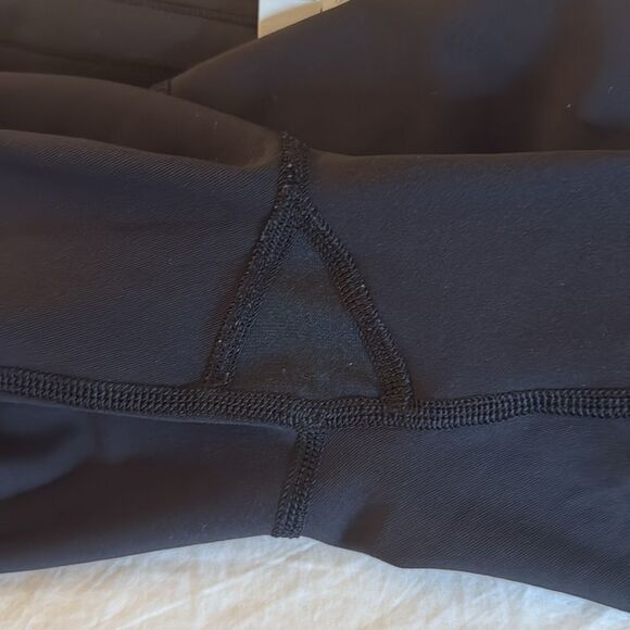 Lululemon Wild Twist 7/8 Tight 25 in. Black Heathered  Gray. Size 6. - Picture 11 of 12